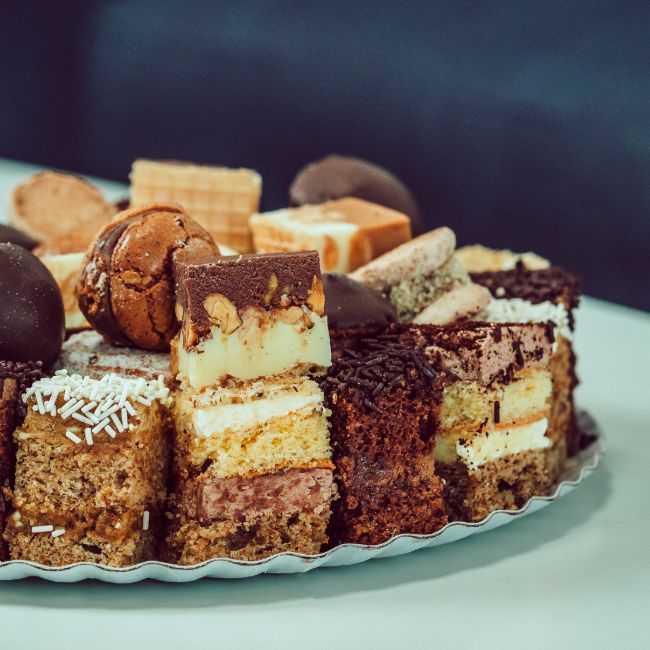 Platou prăjituri de casă Aura