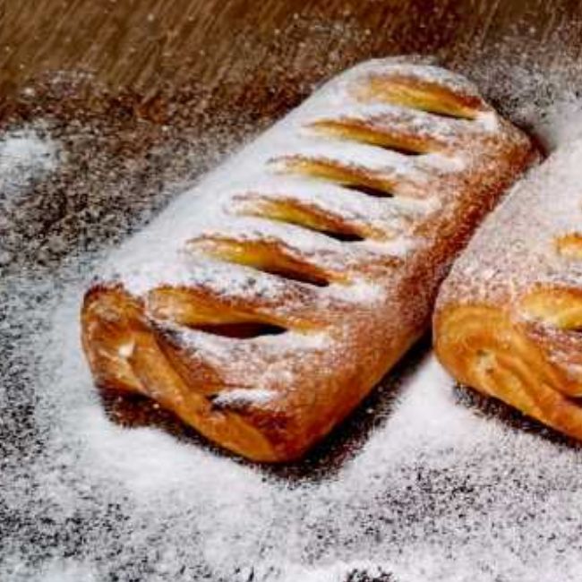 Ștrudel cu vanilie și vișine Aura